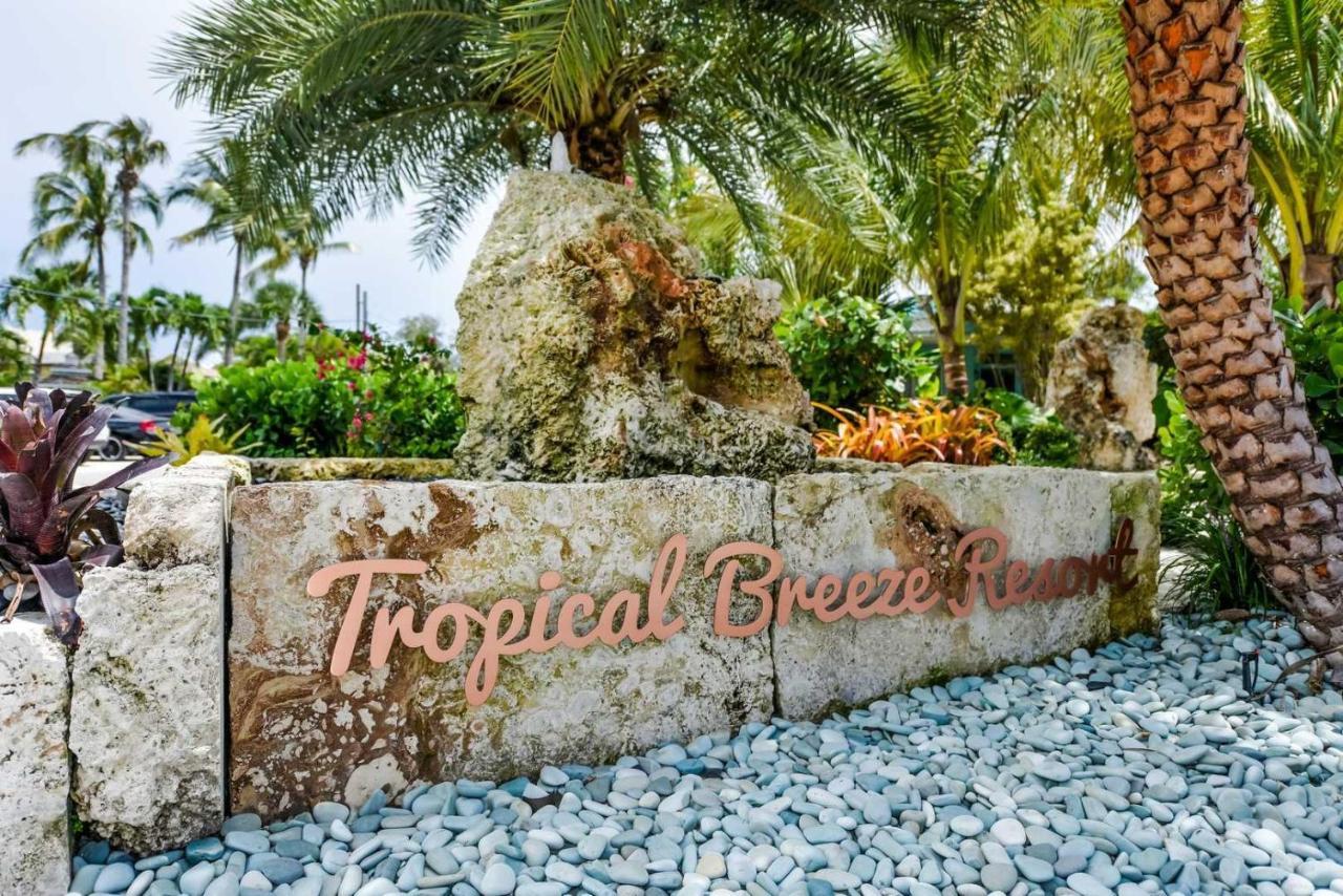 Tropical Breeze Resort Sarasota Bagian luar foto