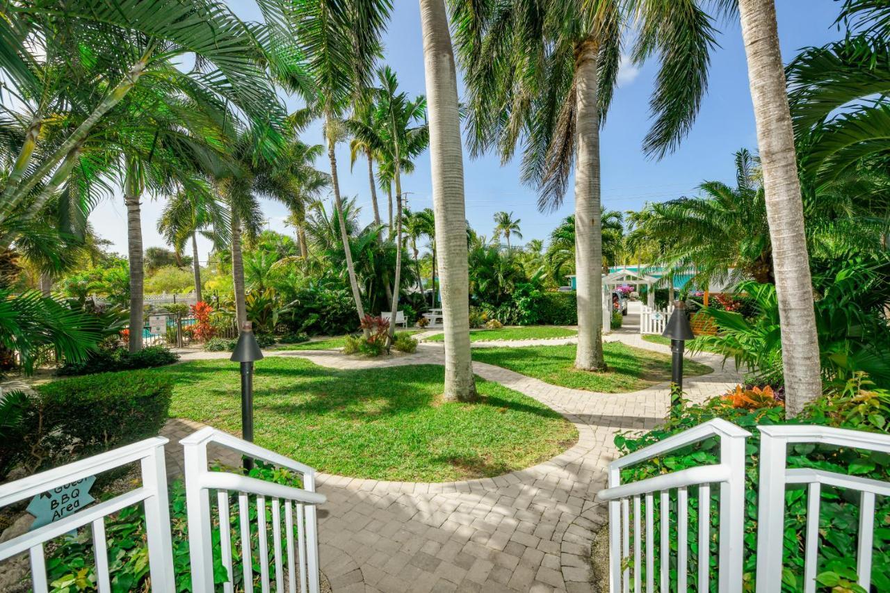 Tropical Breeze Resort Sarasota Bagian luar foto
